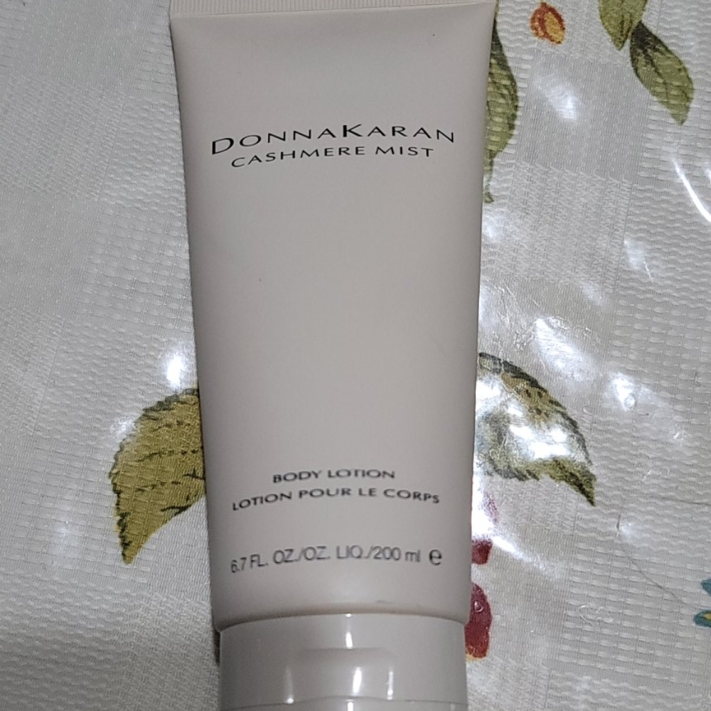 Donna Karan Cashmere Mist Body Lotion